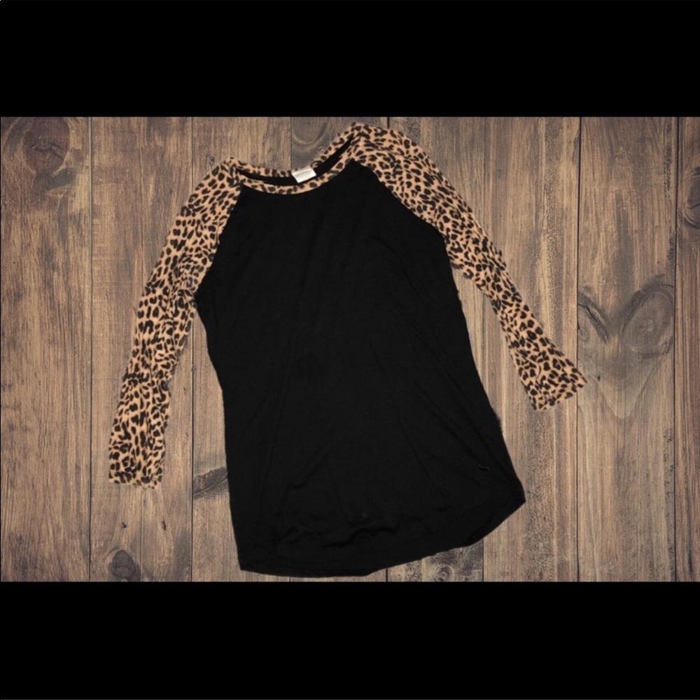 Black cheetah shirt